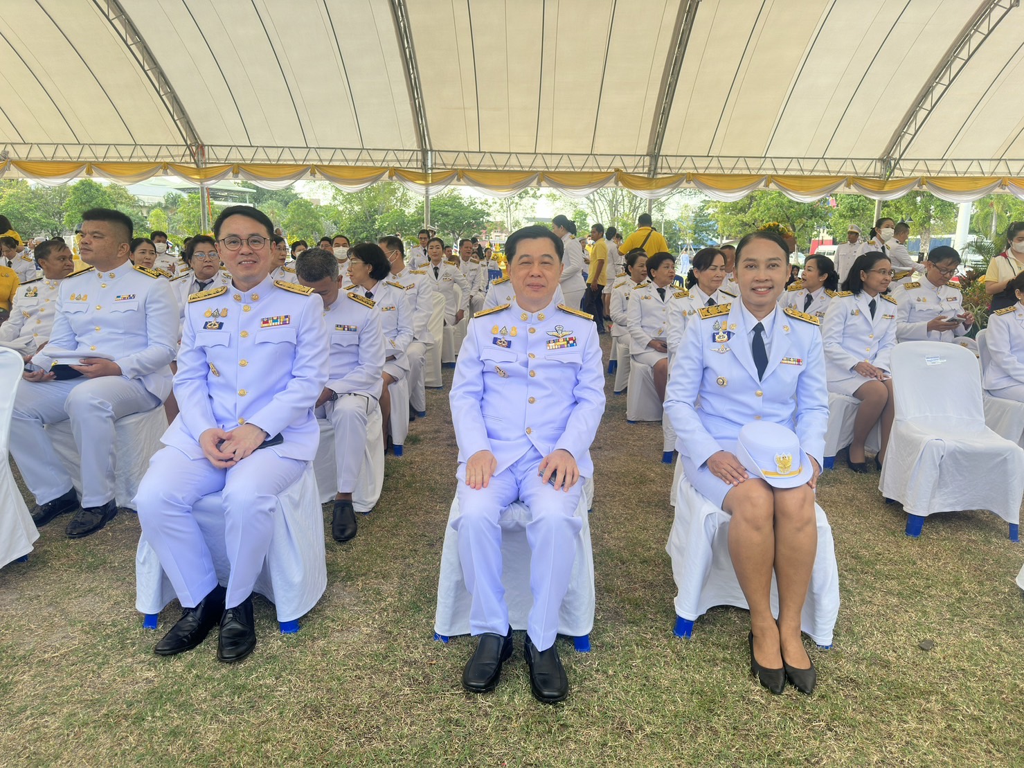 พช.ระยอง ร่วมพิธีเจริญพระพุทธมนต์ พิธีทำบุญตักบาตรถวายพระราชกุศล และพิธีวางพานพุ่ม เนื่องในวันคล้ายวันพระราชสมภพ พระบาทสมเด็จพระบรมชนกาธิเบศร มหาภูมิพลอดุลยเดชมหาราช บรมนาถบพิตร วันชาติ และวันพ่อแห่งชาติ