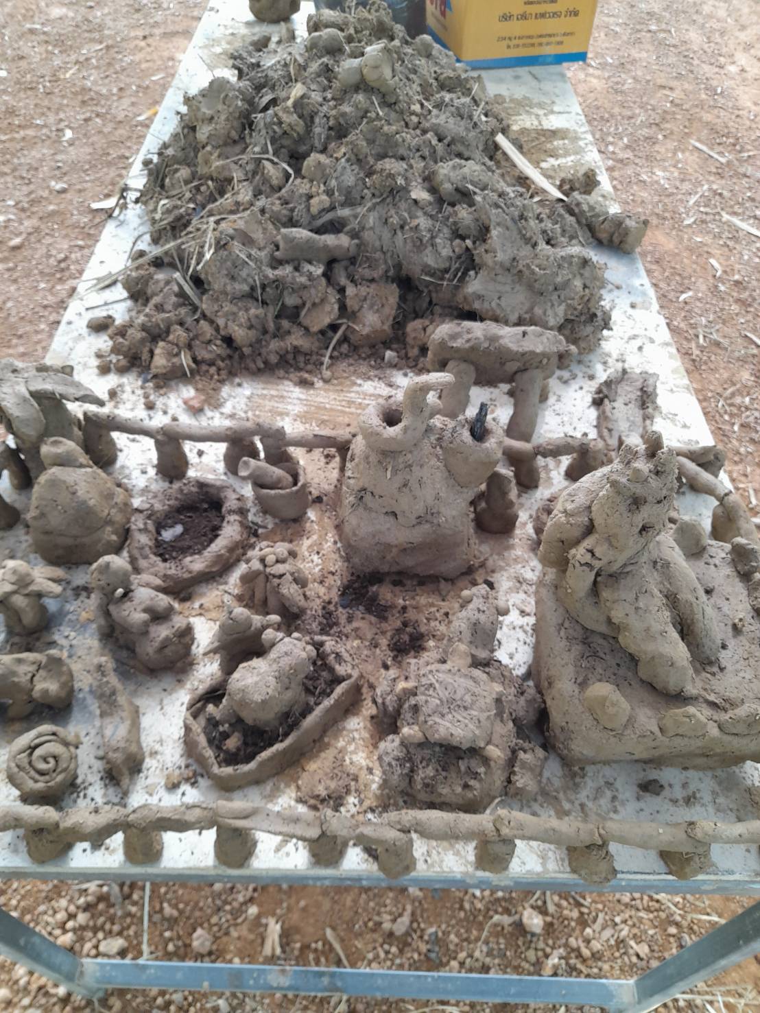 พช.ระยอง จัดกิจกรรม“สร้างศิลปะจากธรรมชาติ ปลูกจิตสำนึกรักษ์ดิน รักษ์น้ำ เนื่องในวันดินโลก”