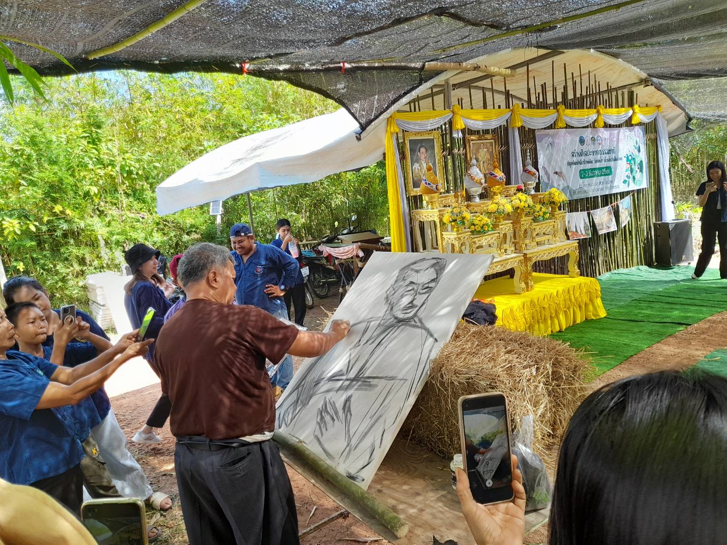 พช.ระยอง จัดกิจกรรม“สร้างศิลปะจากธรรมชาติ ปลูกจิตสำนึกรักษ์ดิน รักษ์น้ำ เนื่องในวันดินโลก”