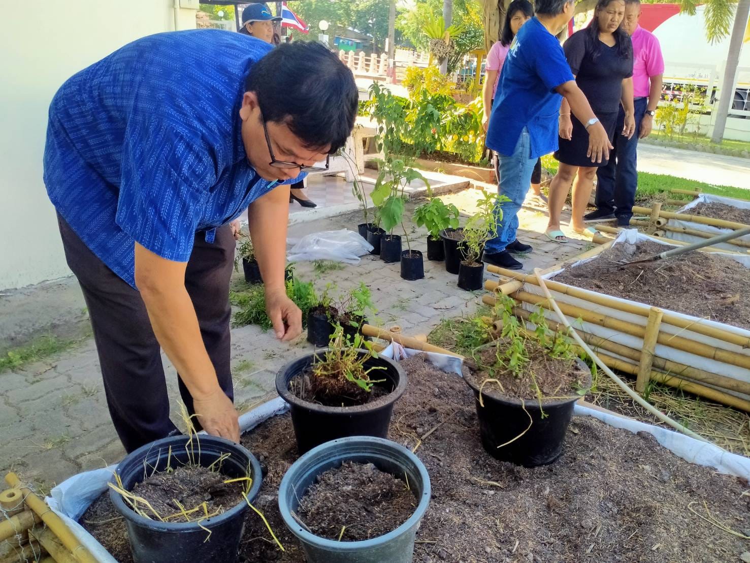 พช.ระยอง ขับเคลื่อนการน้อมนำแนวพระราชดำริของสมเด็จพระกนิษฐาธิราชเจ้า กรมสมเด็จพระเทพรัตนราชสุดาฯ สยามบรมราชกุมารี สู่ปฏิบัติการปลูกผักสวนครัว เพื่อสร้างความมั่นคงทางอาหาร  กิจกรรมผู้นำต้องทำก่อน และ”บ้านนี้มีรักปลูกผักกินเอง”