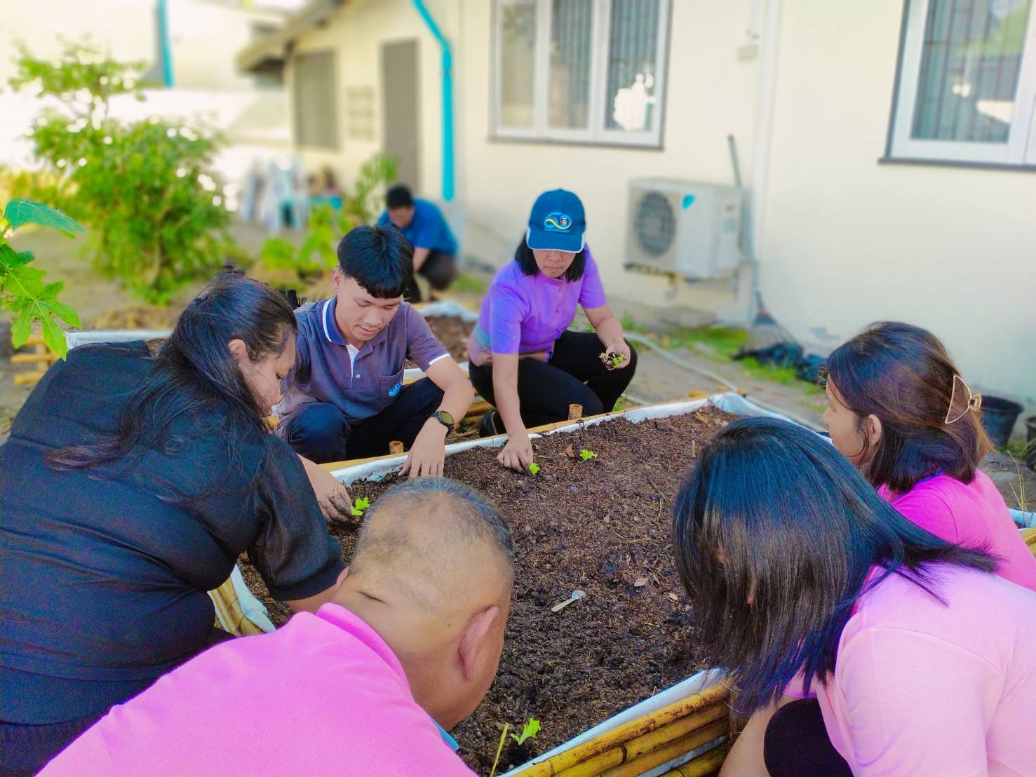 พช.ระยอง ขับเคลื่อนการน้อมนำแนวพระราชดำริของสมเด็จพระกนิษฐาธิราชเจ้า กรมสมเด็จพระเทพรัตนราชสุดาฯ สยามบรมราชกุมารี สู่ปฏิบัติการปลูกผักสวนครัว เพื่อสร้างความมั่นคงทางอาหาร  กิจกรรมผู้นำต้องทำก่อน และ”บ้านนี้มีรักปลูกผักกินเอง”