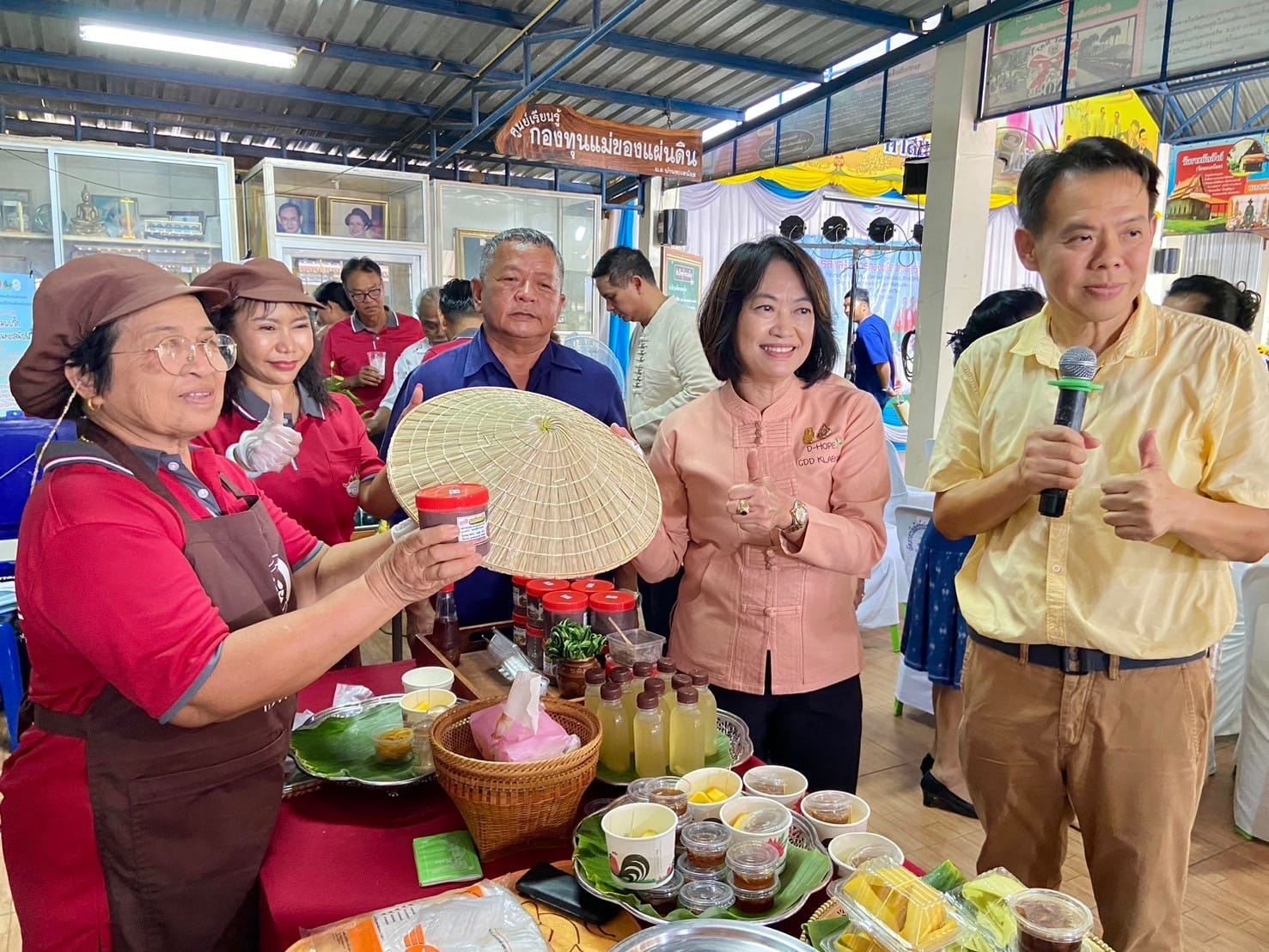 ภาพโครงการส่งเสริมการท่องเที่ยวเชิงสร้างสรรค์ที่นักท่องเที่ยวลงมือปฏิบัติ กิจกรรมส่งเสริมการเรียนรู้ที่นักท่องเที่ยวลงมือปฏิบัติ (D-HOPE)