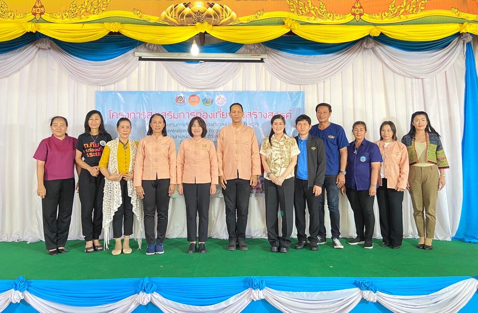 ภาพโครงการส่งเสริมการท่องเที่ยวเชิงสร้างสรรค์ที่นักท่องเที่ยวลงมือปฏิบัติ กิจกรรมส่งเสริมการเรียนรู้ที่นักท่องเที่ยวลงมือปฏิบัติ (D-HOPE)