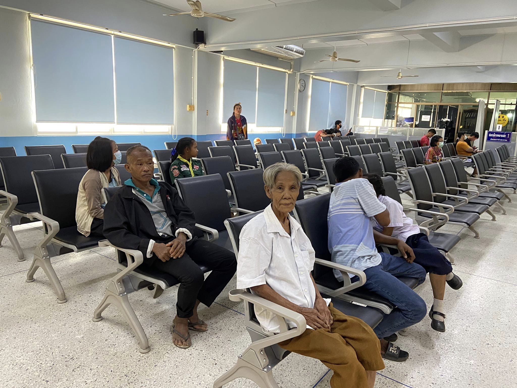 ศจพ.จ.ระยอง นำประชาชนที่ไม่มีบัตรเข้ารับการทำบัตรประจำตัวประชาชน