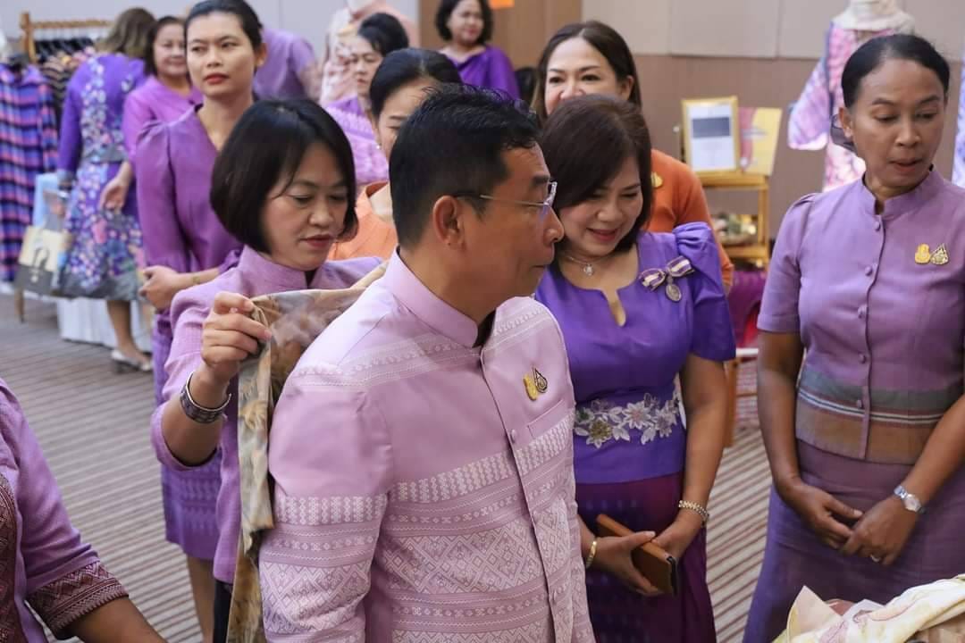 พช.ระยองจัดโครงการ “สตรีระยองสร้างสรรค์ รวมใจแก้จนคนระยอง”