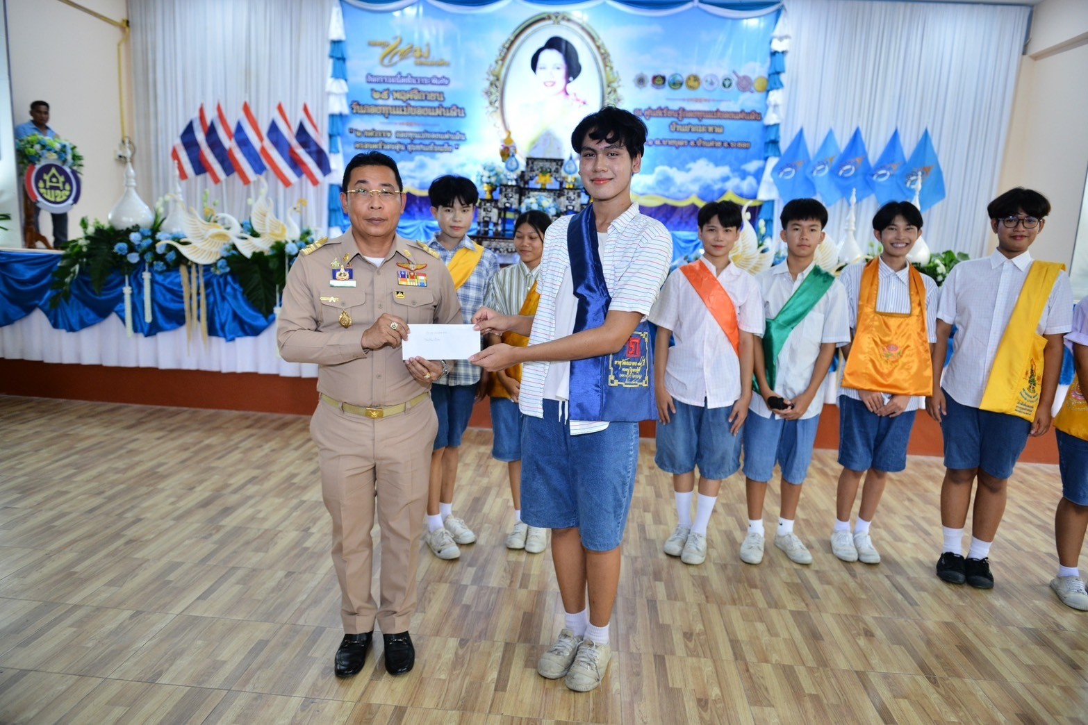 พช.ระยอง ร่วมกับเครือข่ายกองทุนแม่ของแผ่นดินจังหวัดระยอง จัดกิจกรรม 25 พฤศจิกายน วันกองทุนแม่ของแผ่นดิน “๒ ทศวรรษ กองทุนแม่ของแผ่นดิน ครอบครัวอบอุ่น ชุมชนเข้มแข็ง”