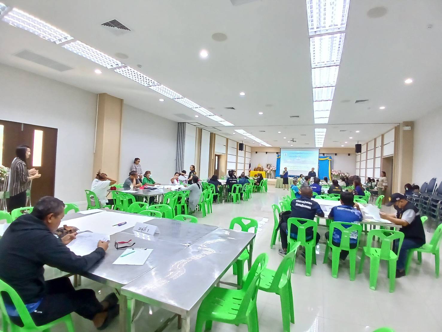 สำนักงานพัฒนาชุมชนอำเภอเมืองระยอง ร่วมประชุมเพื่อจัดทำแผนชุมชนประจำปีงบประมาณ พ.ศ. 2568