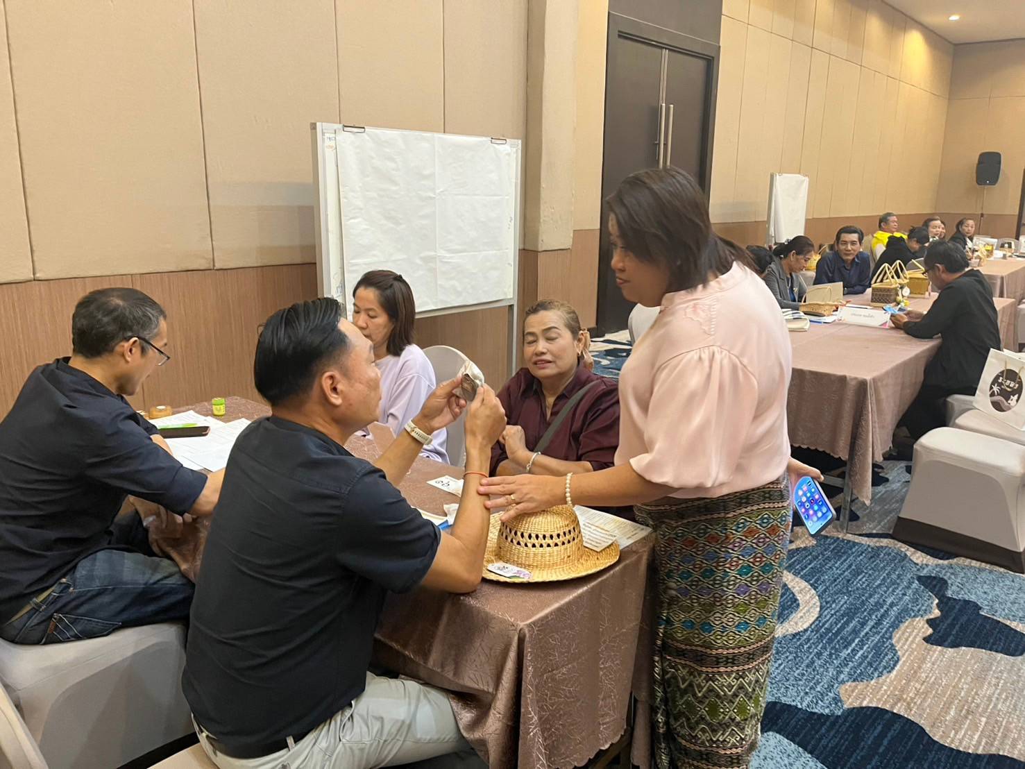 “สำนักงานพัฒนาชุมชนจังหวัดระยอง ดำเนินโครงการพัฒนาศักยภาพเครือข่ายองค์ความรู้ (Knowledge Based OTOP : KBO) จังหวัด กิจกรรมประชุมเชิงปฏิบัติการให้ความรู้แก่ผู้ผลิต ผู้ประกอบการ OTOP” (วันที่ 2)