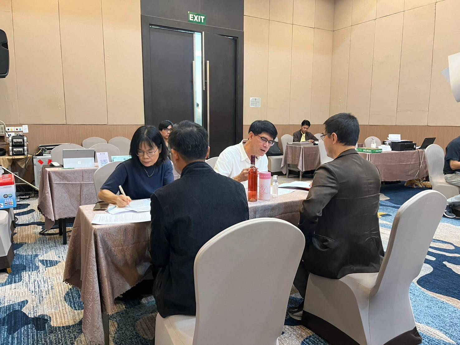 “สำนักงานพัฒนาชุมชนจังหวัดระยอง ดำเนินโครงการพัฒนาศักยภาพเครือข่ายองค์ความรู้ (Knowledge Based OTOP : KBO) จังหวัด กิจกรรมประชุมเชิงปฏิบัติการให้ความรู้แก่ผู้ผลิต ผู้ประกอบการ OTOP” (วันที่ 2)