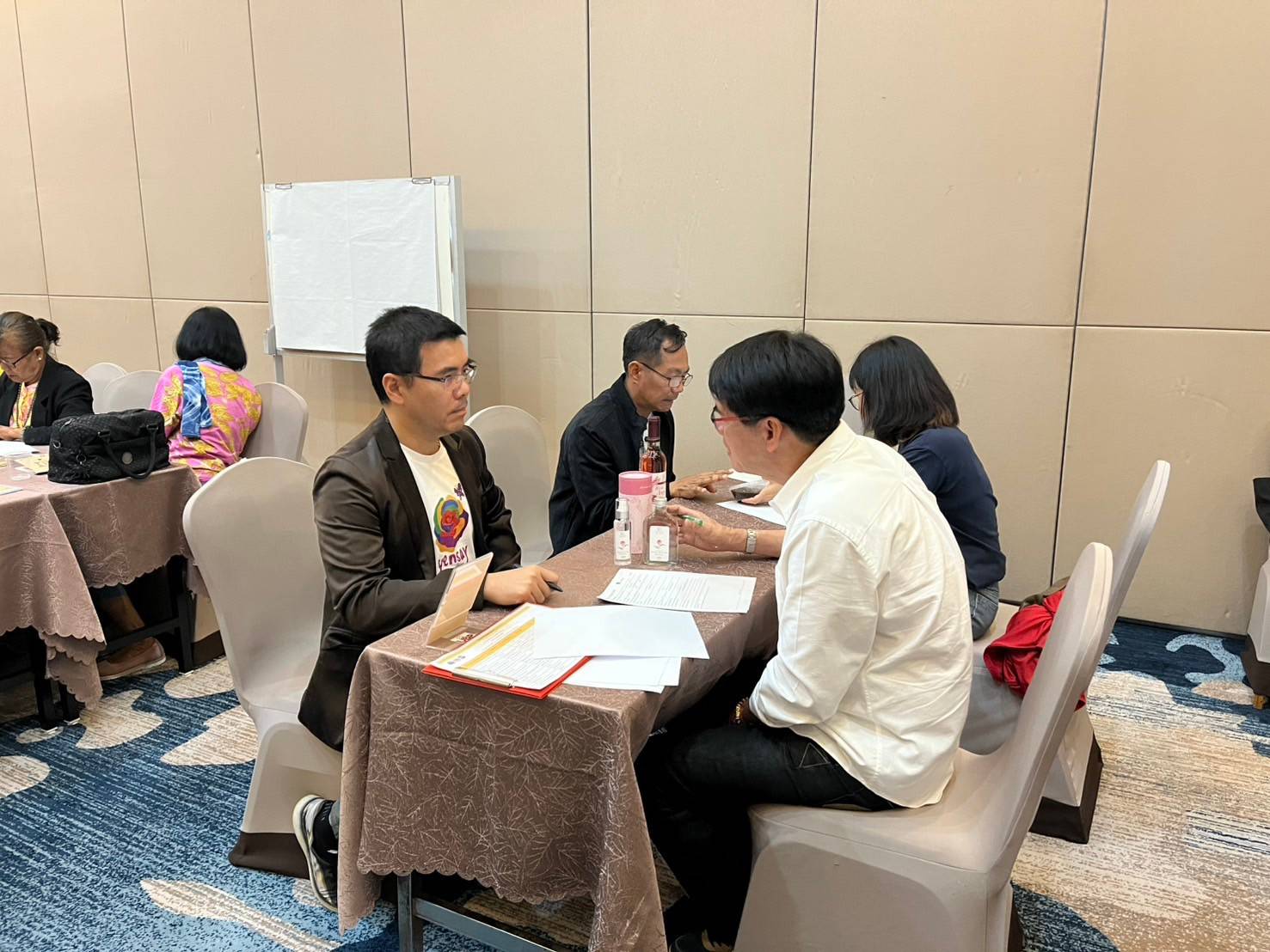 “สำนักงานพัฒนาชุมชนจังหวัดระยอง ดำเนินโครงการพัฒนาศักยภาพเครือข่ายองค์ความรู้ (Knowledge Based OTOP : KBO) จังหวัด กิจกรรมประชุมเชิงปฏิบัติการให้ความรู้แก่ผู้ผลิต ผู้ประกอบการ OTOP” (วันที่ 2)