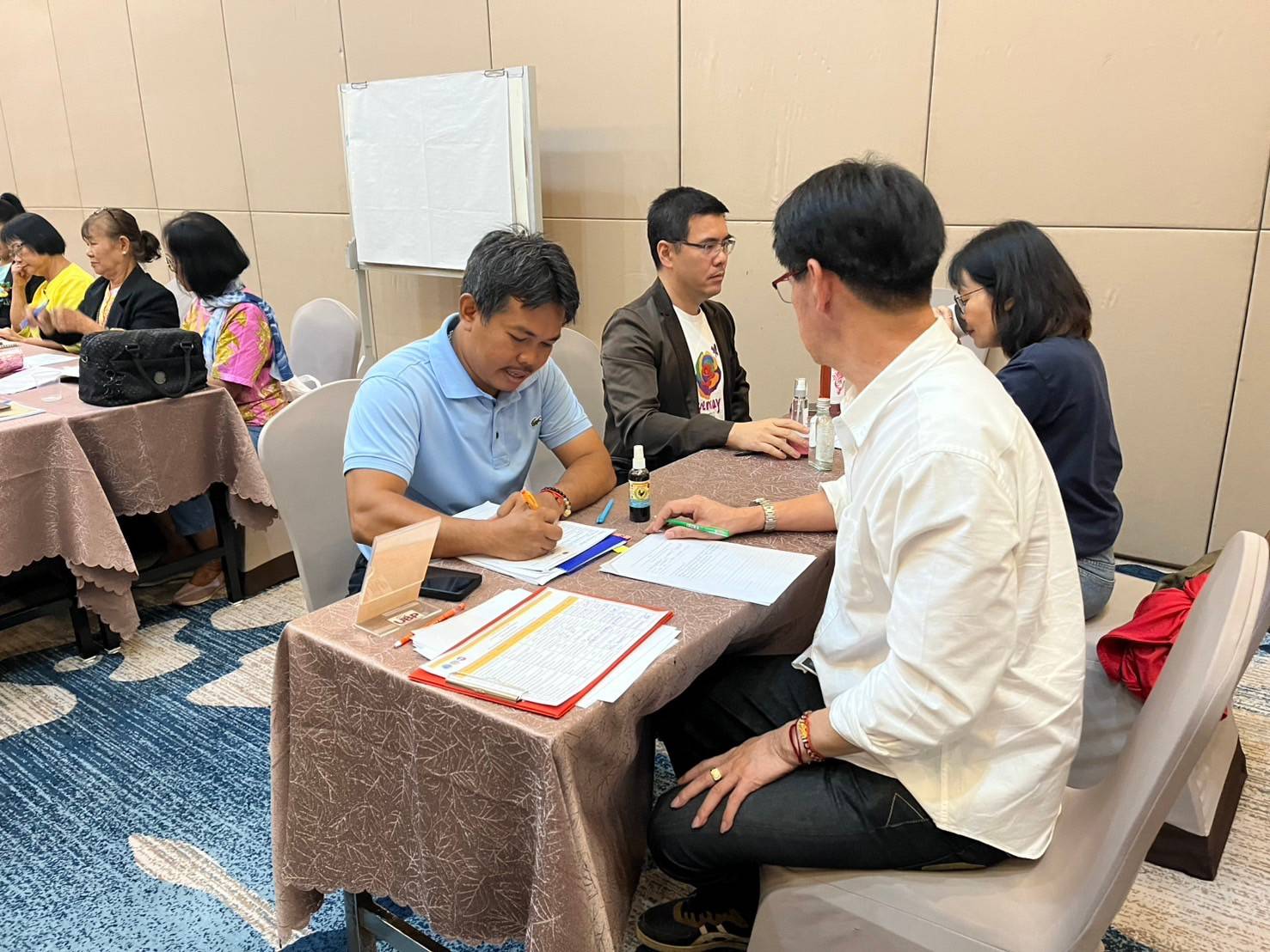 “สำนักงานพัฒนาชุมชนจังหวัดระยอง ดำเนินโครงการพัฒนาศักยภาพเครือข่ายองค์ความรู้ (Knowledge Based OTOP : KBO) จังหวัด กิจกรรมประชุมเชิงปฏิบัติการให้ความรู้แก่ผู้ผลิต ผู้ประกอบการ OTOP” (วันที่ 2)