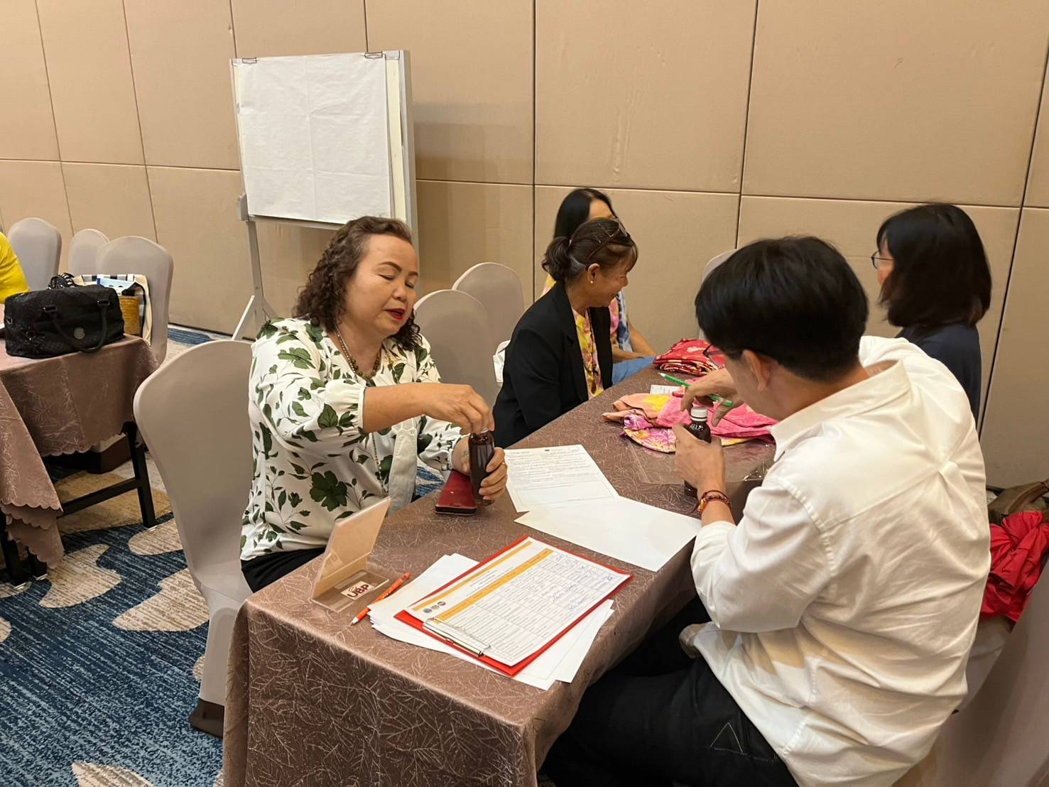 “สำนักงานพัฒนาชุมชนจังหวัดระยอง ดำเนินโครงการพัฒนาศักยภาพเครือข่ายองค์ความรู้ (Knowledge Based OTOP : KBO) จังหวัด กิจกรรมประชุมเชิงปฏิบัติการให้ความรู้แก่ผู้ผลิต ผู้ประกอบการ OTOP” (วันที่ 2)