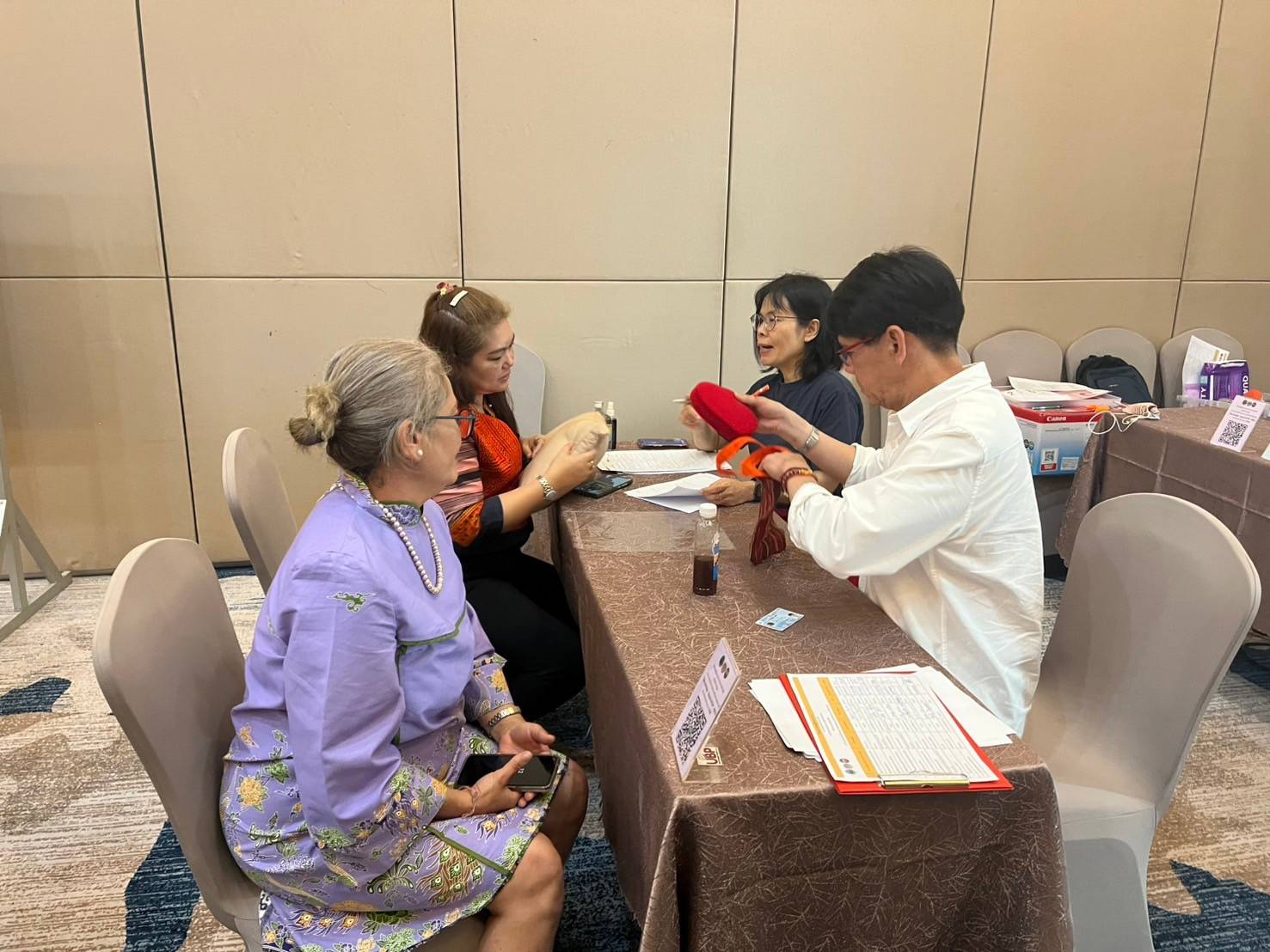 “สำนักงานพัฒนาชุมชนจังหวัดระยอง ดำเนินโครงการพัฒนาศักยภาพเครือข่ายองค์ความรู้ (Knowledge Based OTOP : KBO) จังหวัด กิจกรรมประชุมเชิงปฏิบัติการให้ความรู้แก่ผู้ผลิต ผู้ประกอบการ OTOP” (วันที่ 2)