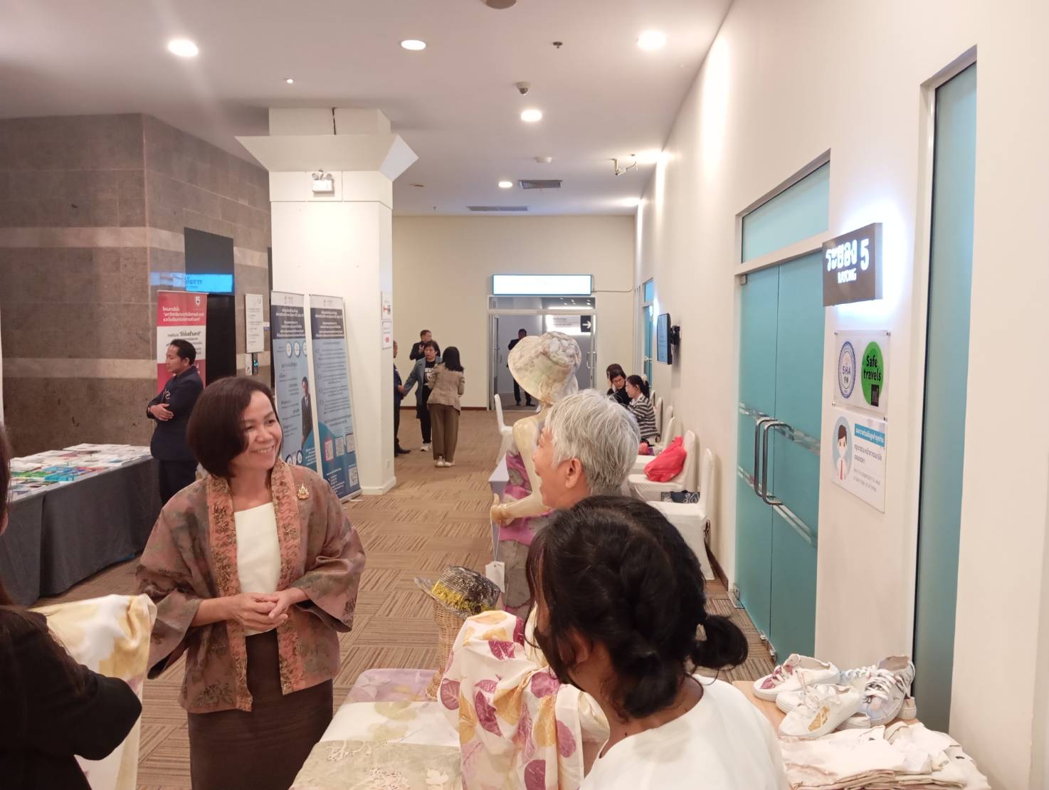 สำนักงานพัฒนาชุมชนจังหวัดระยอง ดำเนินโครงการพัฒนาคุณภาพมาตรฐานผลิตภัณฑ์ OTOP กลุ่มปรับตัวสู่การพัฒนา (Quadrant D)