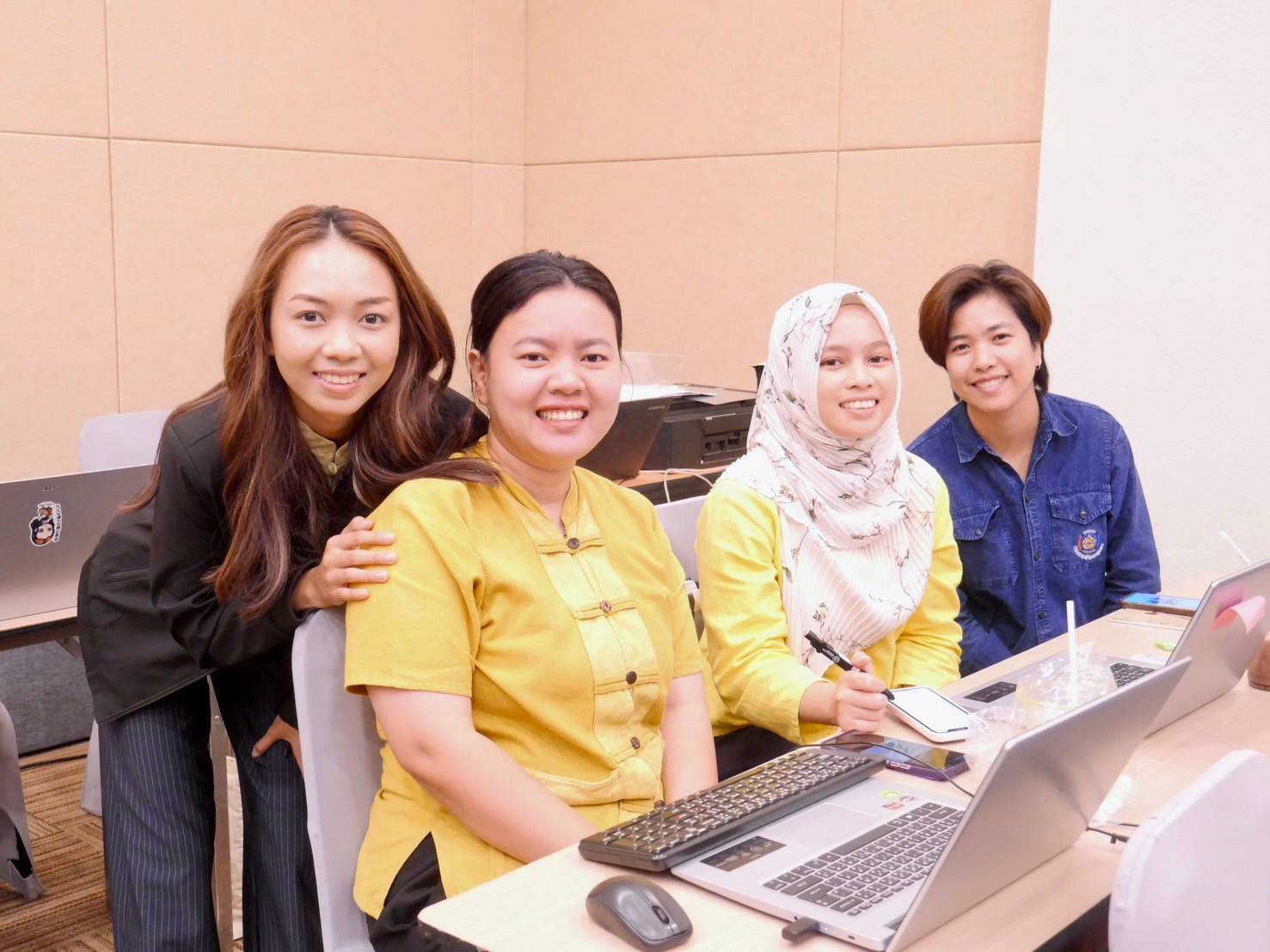 สำนักงานพัฒนาชุมชนจังหวัดระยอง ดำเนินโครงการพัฒนาคุณภาพมาตรฐานผลิตภัณฑ์ OTOP กลุ่มปรับตัวสู่การพัฒนา (Quadrant D)