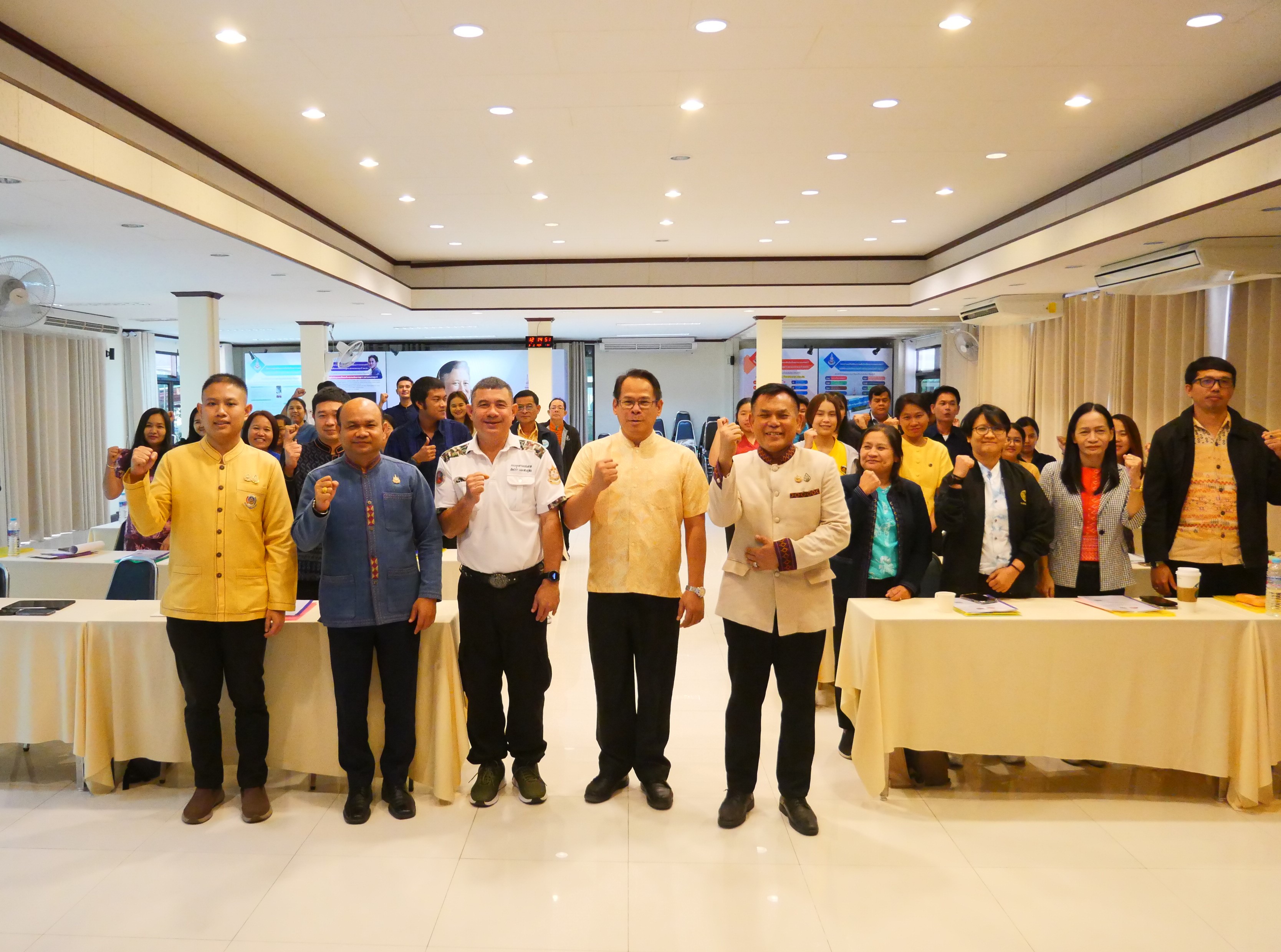 ประชุมเชิงปฏิบัติการพัฒนาศักยภาพเจ้าหน้าที่พัฒนาชุมชน ผู้รับผิดชอบงานการพัฒนาหมู่บ้านคนรักษ์ช้างฯ