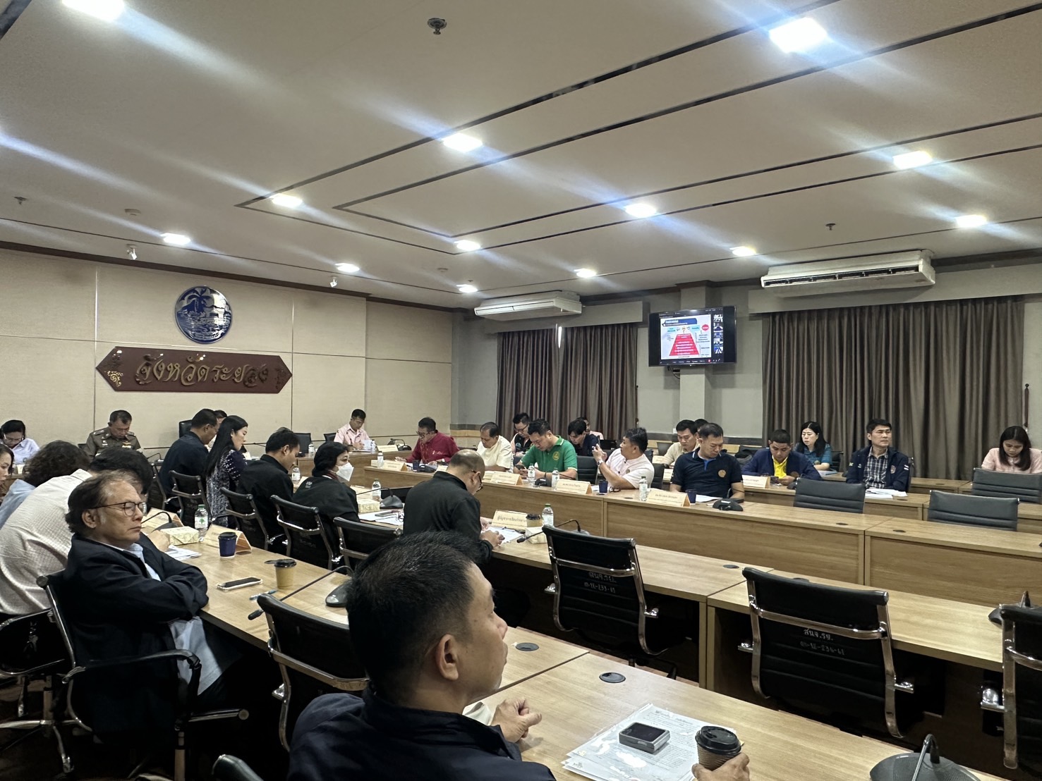 ช.ระยอง ร่วมประชุมศูนย์ปฏิบัติการติดตามเร่งรัดการบำบัดรักษา ฟื้นฟูสภาพสังคม ป้องกันและปราบปรามยาเสพติด ครั้งที่ 3/2568