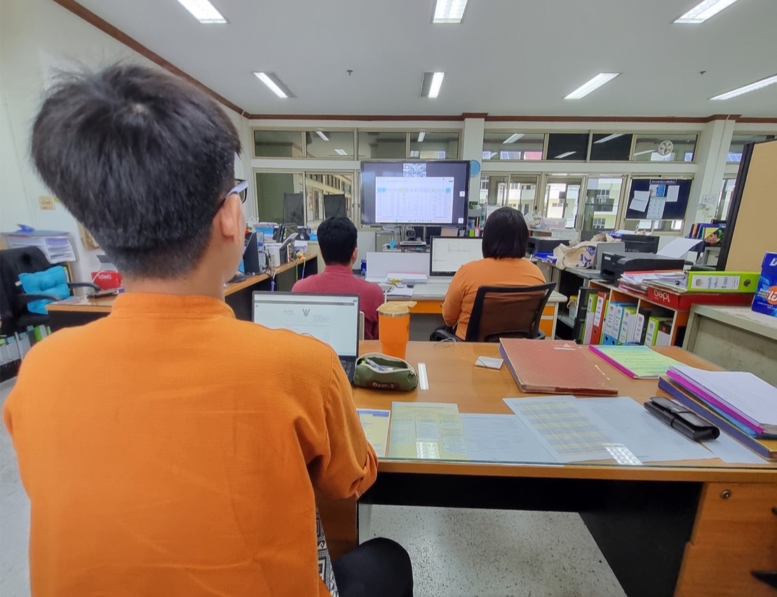 พช.ระยอง ร่วมรับฟังการประชุมติดตามการดำเนินงานและการใช้จ่ายงบประมาณกองทุนพัฒนาบทบาทสตรี ผ่านระบบวีดิทัศน์ทางไกล (Video Conference) ครั้งที่ 1/2568