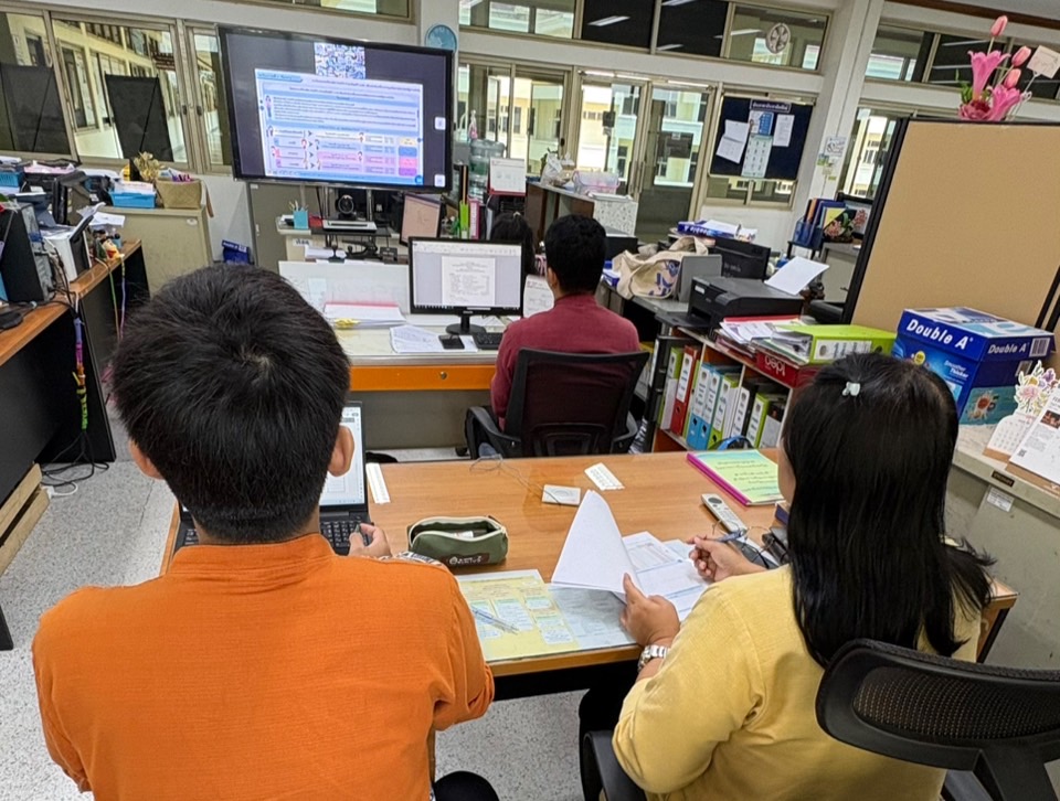 พช.ระยอง ร่วมรับฟังการประชุมติดตามการดำเนินงานและการใช้จ่ายงบประมาณกองทุนพัฒนาบทบาทสตรี ผ่านระบบวีดิทัศน์ทางไกล (Video Conference) ครั้งที่ 1/2568