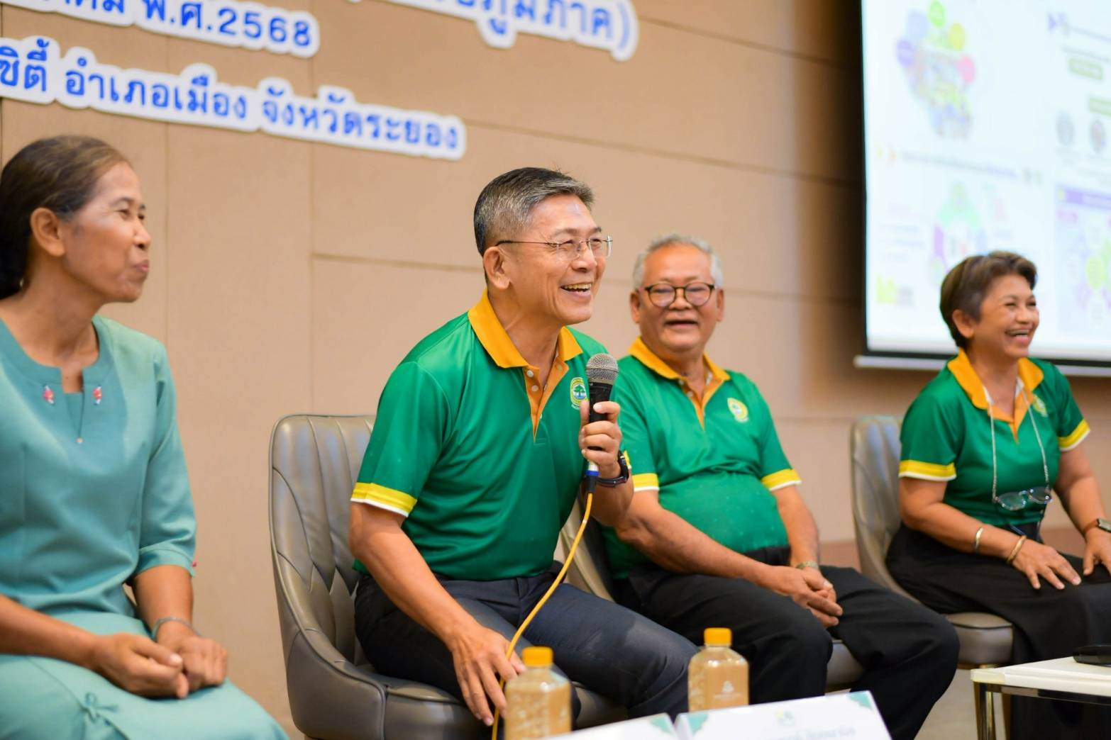 พช. ระยองแสดงพลังขับเคลื่อนงานกลุ่มออมทรัพย์เพื่อการผลิต ในงาน“มหกรรมการออม 51 ปี ทุนชุมชนขับเคลื่อนเศรษฐกิจฐานราก (ระดับภูมิภาค)