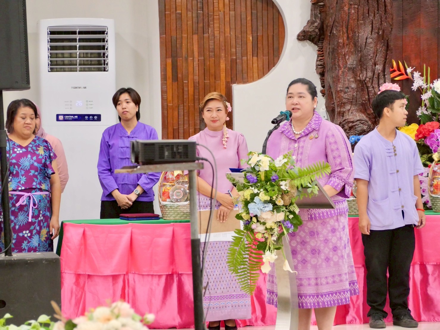 พช.ระยอง ดำเนินโครงการเชิดชูเกียรติสตรีภาคกลางทีมีผลงานดีเด่นเนื่องในงานสตรีสากล ประจำปี 2568
