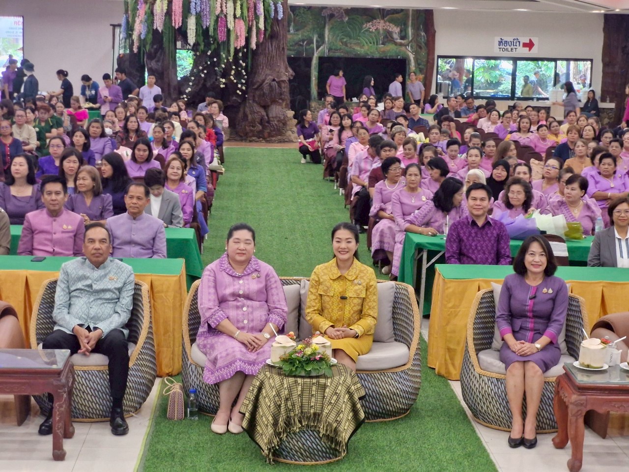 พช.ระยอง ดำเนินโครงการเชิดชูเกียรติสตรีภาคกลางทีมีผลงานดีเด่นเนื่องในงานสตรีสากล ประจำปี 2568