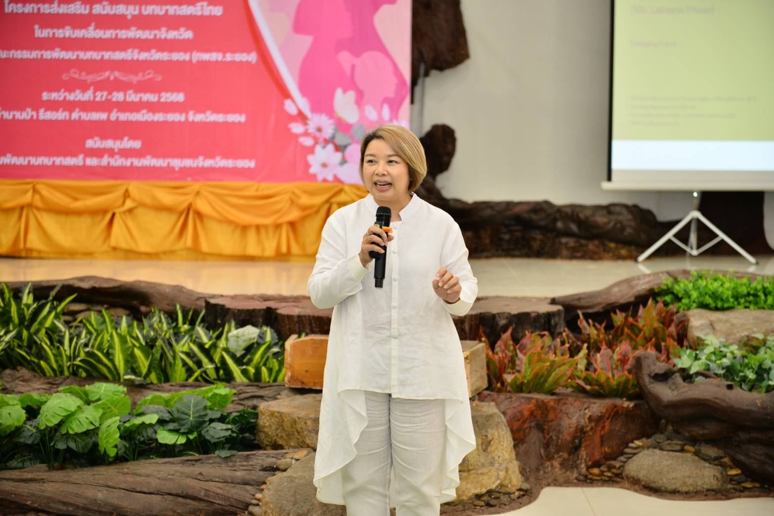 พช.ระยอง เติมความรู้สตรีระยอง ภายใต้ ‘โครงการส่งเสริม สนับสนุน บทบาทสตรีไทยในการขับเคลื่อนการพัฒนาจังหวัด’