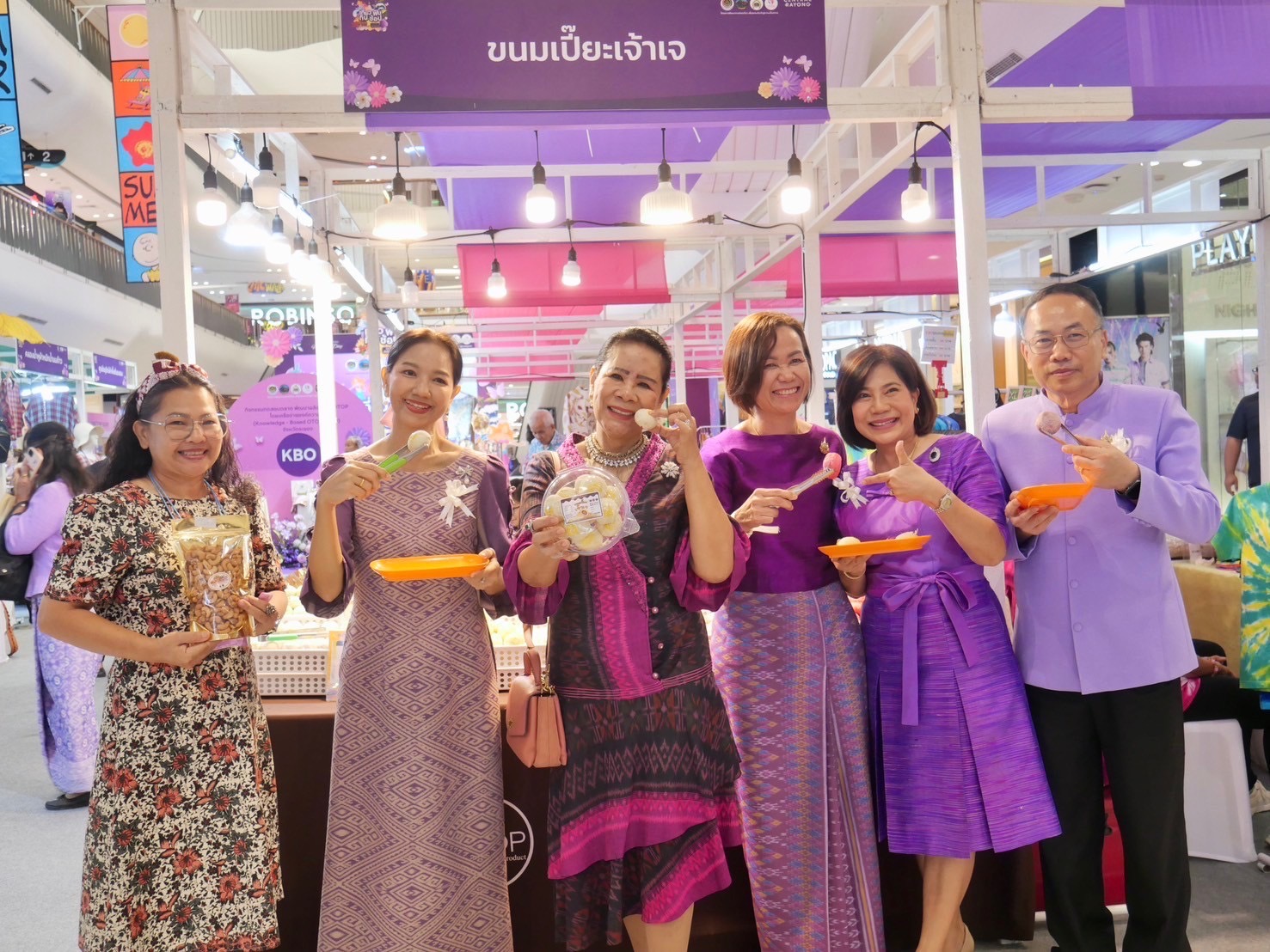 สำนักงานพัฒนาชุมชนจังหวัดระยอง จัดโครงการพัฒนาการท่องเที่ยวเพื่อยกระดับเข้าสู่ความเป็นสากล กิจกรรม เที่ยว ฟิน กิน ช้อป จังหวัดระยอง ระหว่างวันที่ 5-9 มีนาคม 2568 ณ ลานโปรโมชั่น ชั้น 1 ศูนย์การค้าเซ็นทรัล ระยอง