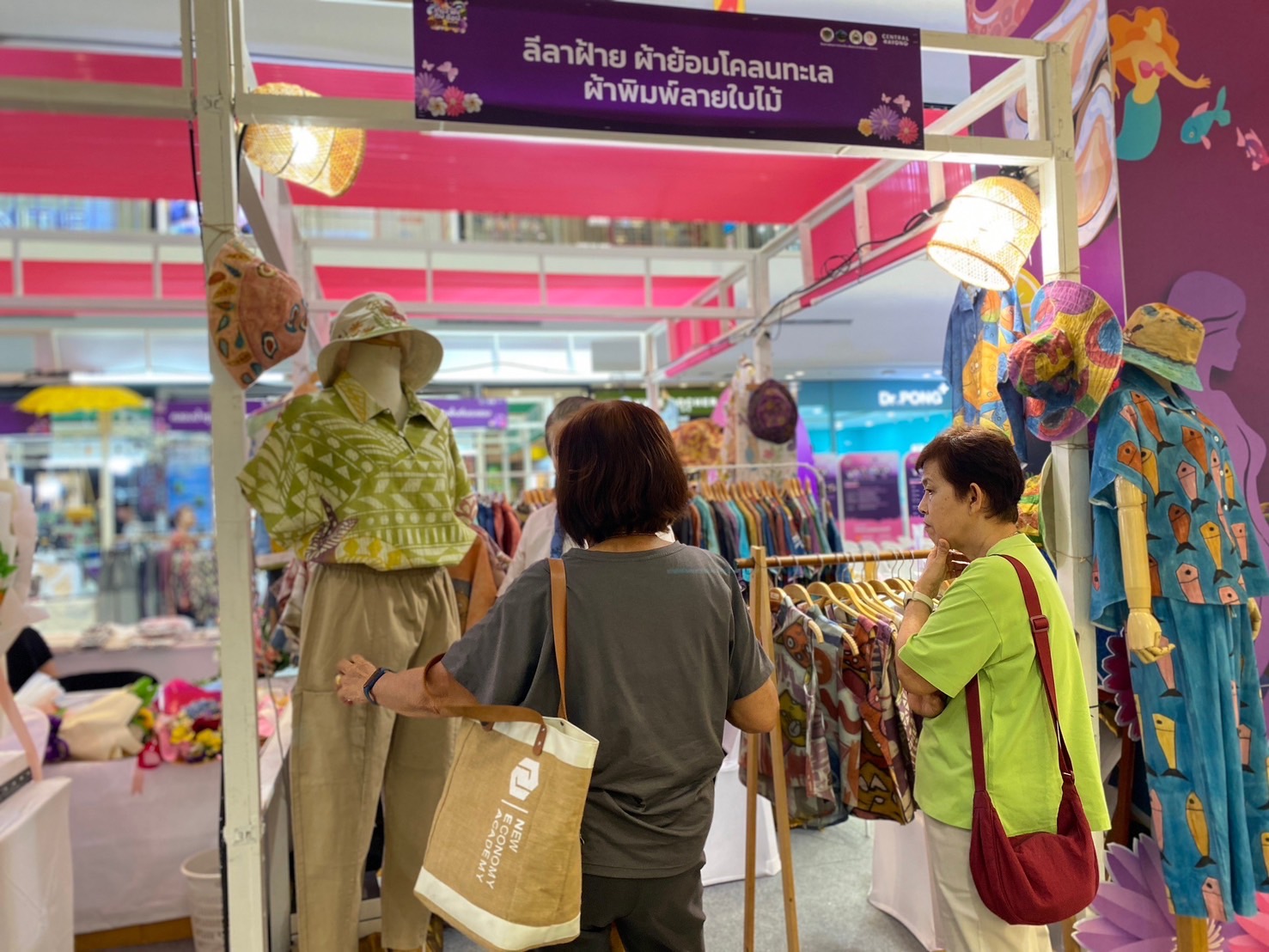 สำนักงานพัฒนาชุมชนจังหวัดระยอง จัดโครงการพัฒนาการท่องเที่ยวเพื่อยกระดับเข้าสู่ความเป็นสากล กิจกรรม เที่ยว ฟิน กิน ช้อป จังหวัดระยอง ระหว่างวันที่ 5-9 มีนาคม 2568 ณ ลานโปรโมชั่น ชั้น 1 ศูนย์การค้าเซ็นทรัล ระยอง