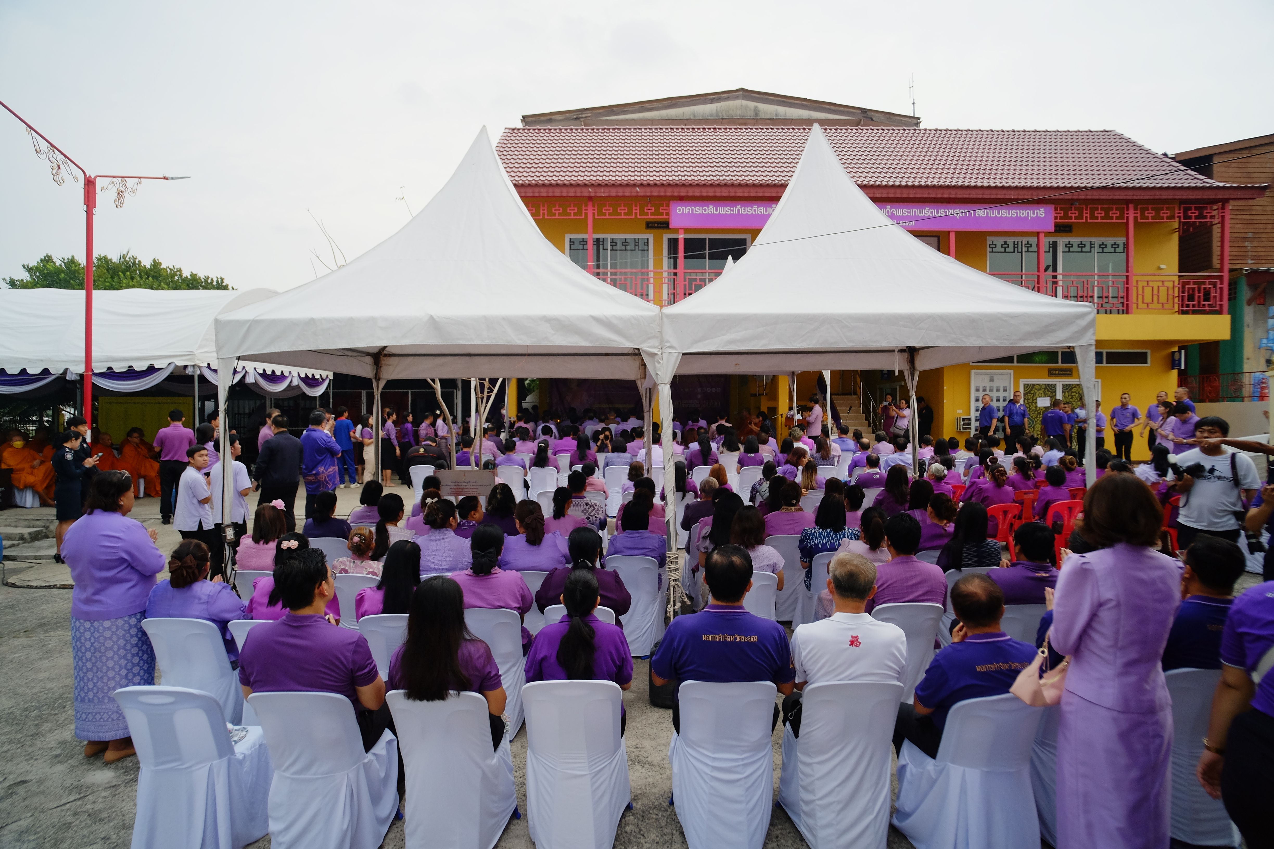 พช.ระยอง ทอดผ้าป่ากองทุนพัฒนาเด็กชุนบท ฯ ปี 2568