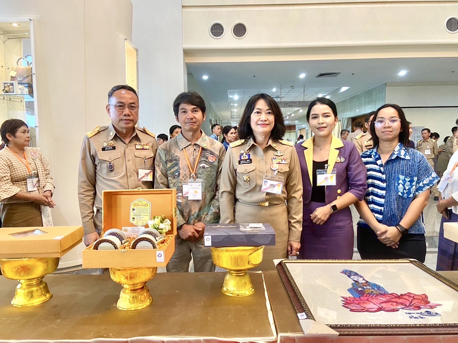 สำนักงานพัฒนาชุมชนจังหวัดระยอง ร่วมกิจกรรมโครงการจัดแสดงนิทรรศการและผลงานภูมิปัญญาผ้าไทยและงานหัตถกรรม