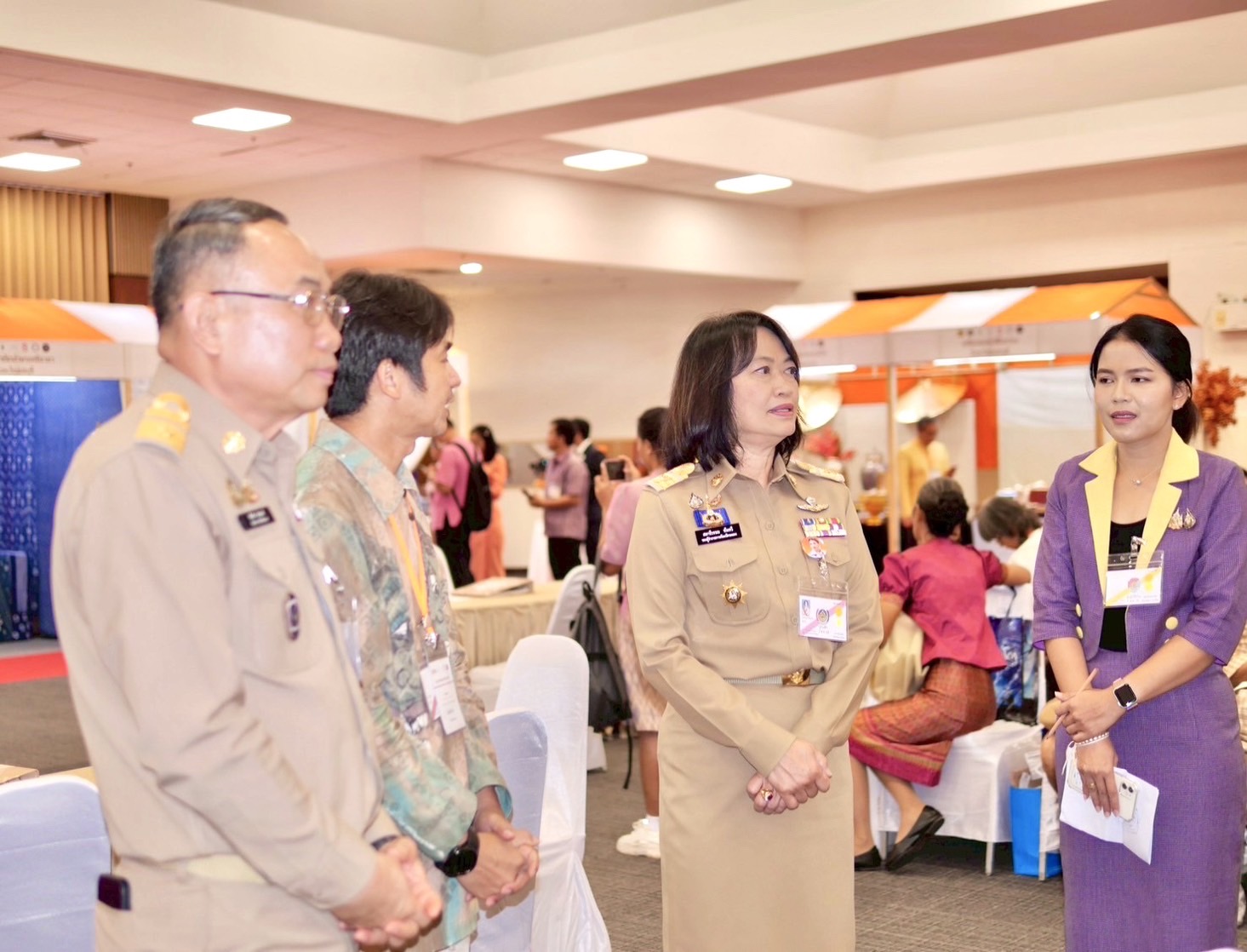 สำนักงานพัฒนาชุมชนจังหวัดระยอง ร่วมกิจกรรมโครงการจัดแสดงนิทรรศการและผลงานภูมิปัญญาผ้าไทยและงานหัตถกรรม