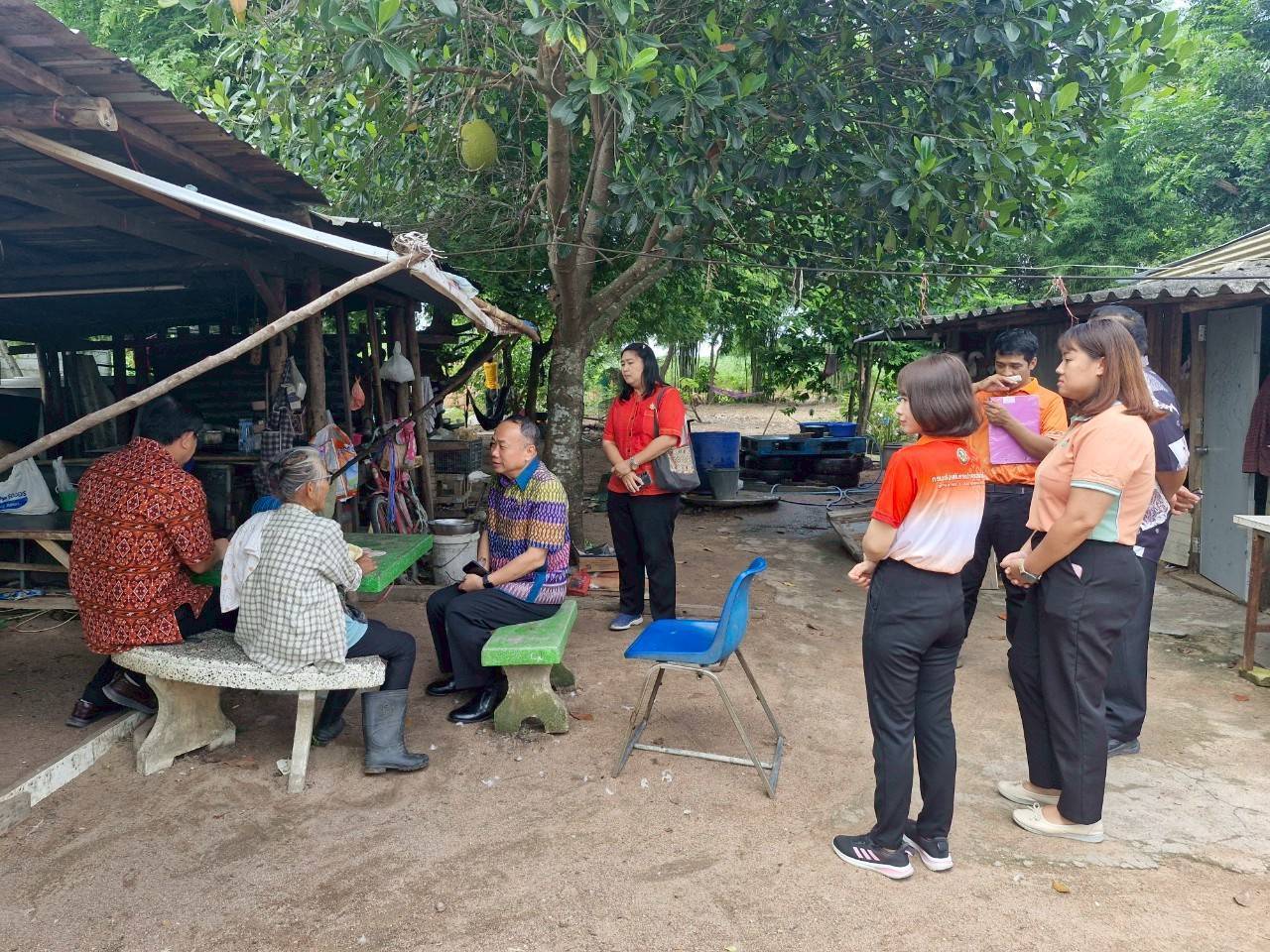 พช.ระยอง ลงพื้นที่ติดตามเยี่ยมเยือนกลุ่มเปราะบางที่ได้รับทุนช่วยเหลือจากกองทุนพัฒนาเด็กชนบทในพระราชูปถัมภ์สมเด็จพระเทพรัตนราชสุดาฯ สยามบรมราชกุมารี