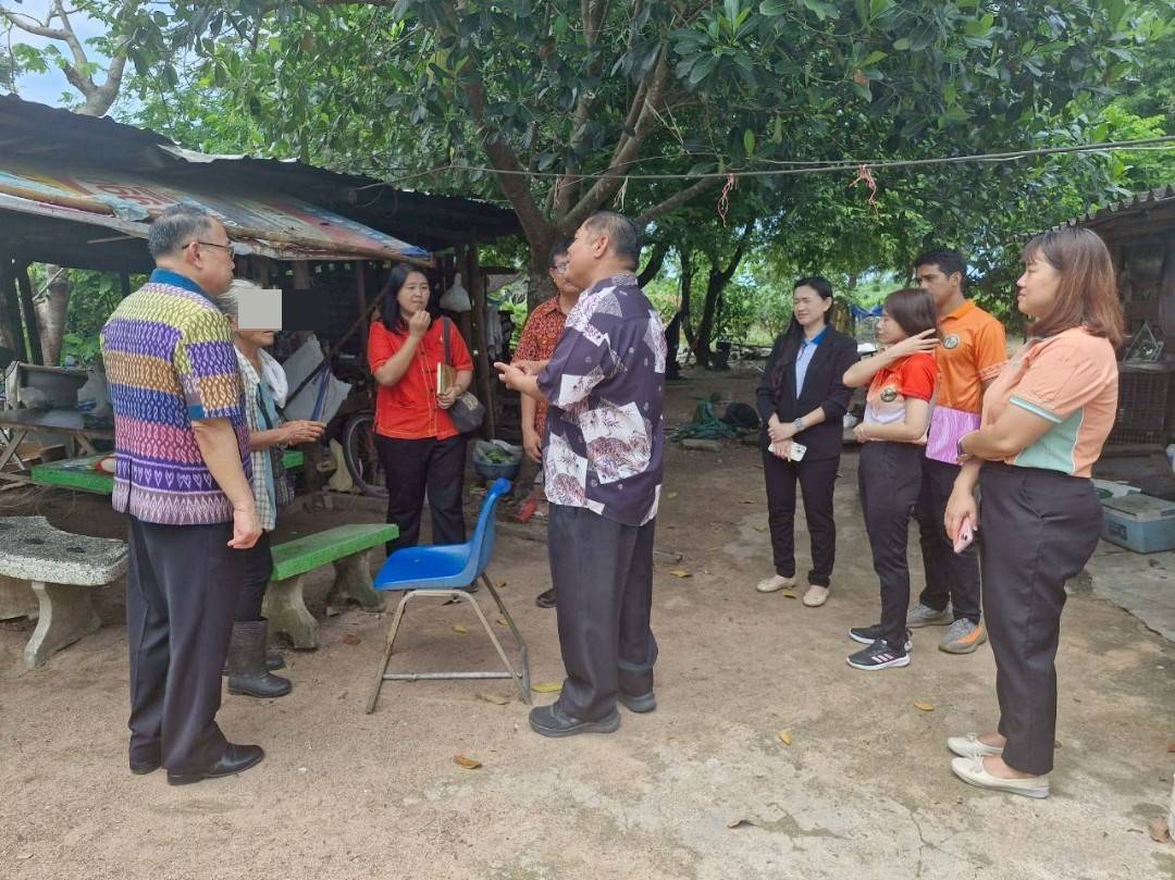 พช.ระยอง ลงพื้นที่ติดตามเยี่ยมเยือนกลุ่มเปราะบางที่ได้รับทุนช่วยเหลือจากกองทุนพัฒนาเด็กชนบทในพระราชูปถัมภ์สมเด็จพระเทพรัตนราชสุดาฯ สยามบรมราชกุมารี