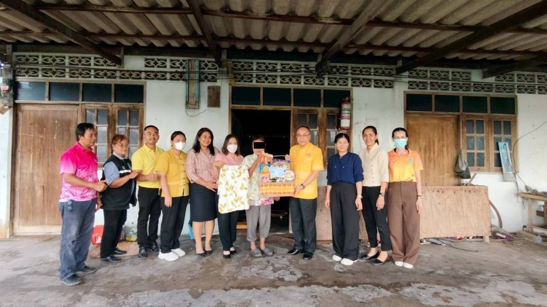 พช.ระยอง พร้อมด้วย สพอ.นิคมพัฒนา เทศบาลเมืองมะขามคู่ และผู้นำชุมชน ลงพื้นที่เยี่ยมเยียน ให้ความช่วยเหลือครัวเรือนตกเกณฑ์ TPMAP