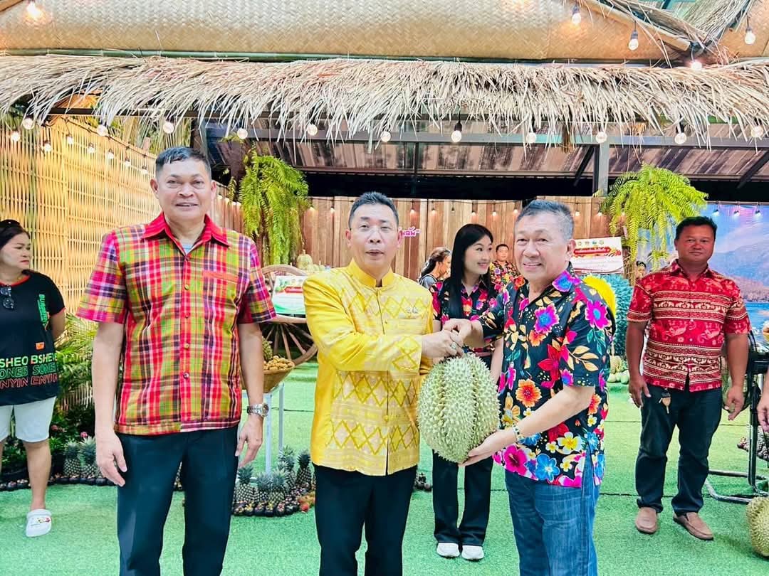 สำนักงานพัฒนาชุมชนจังหวัดระยอง ร่วมงานเทศกาลผลไม้และของดีอำเภอเขาชะเมา เปิดเขาเล่าเรื่อง เมืองชะเมา ครั้งที่ 15 ประจำปี พ.ศ. 2568