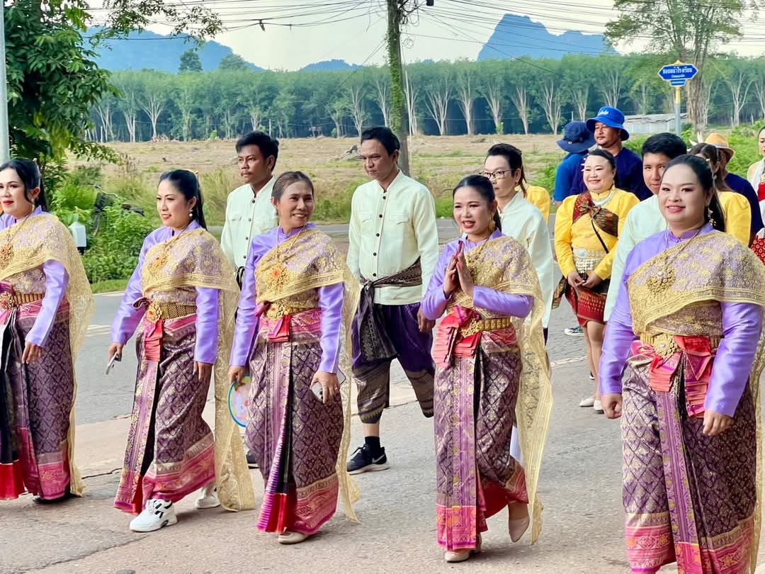 สำนักงานพัฒนาชุมชนจังหวัดระยอง ร่วมงานเทศกาลผลไม้และของดีอำเภอเขาชะเมา เปิดเขาเล่าเรื่อง เมืองชะเมา ครั้งที่ 15 ประจำปี พ.ศ. 2568