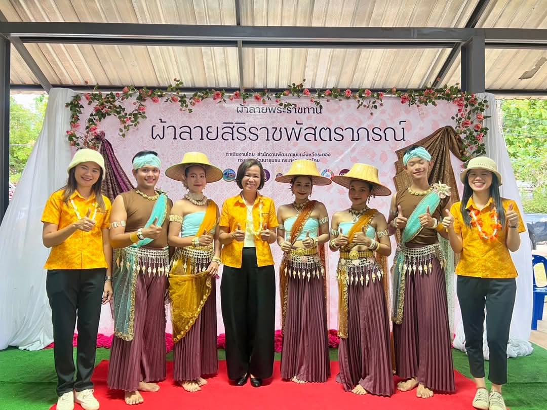 สำนักงานพัฒนาชุมชนจังหวัดระยอง ร่วมงานเทศกาลผลไม้และของดีอำเภอเขาชะเมา เปิดเขาเล่าเรื่อง เมืองชะเมา ครั้งที่ 15 ประจำปี พ.ศ. 2568