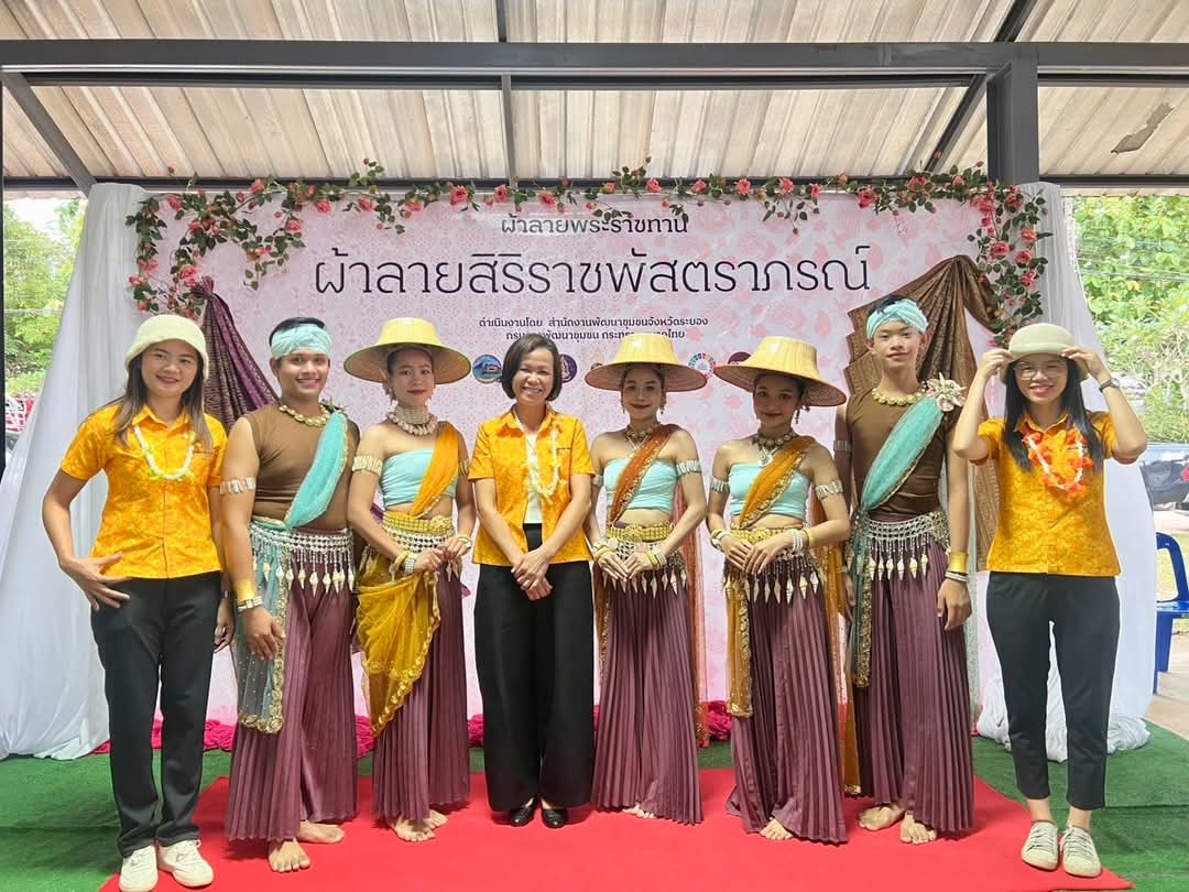 สำนักงานพัฒนาชุมชนจังหวัดระยอง ร่วมงานเทศกาลผลไม้และของดีอำเภอเขาชะเมา เปิดเขาเล่าเรื่อง เมืองชะเมา ครั้งที่ 15 ประจำปี พ.ศ. 2568