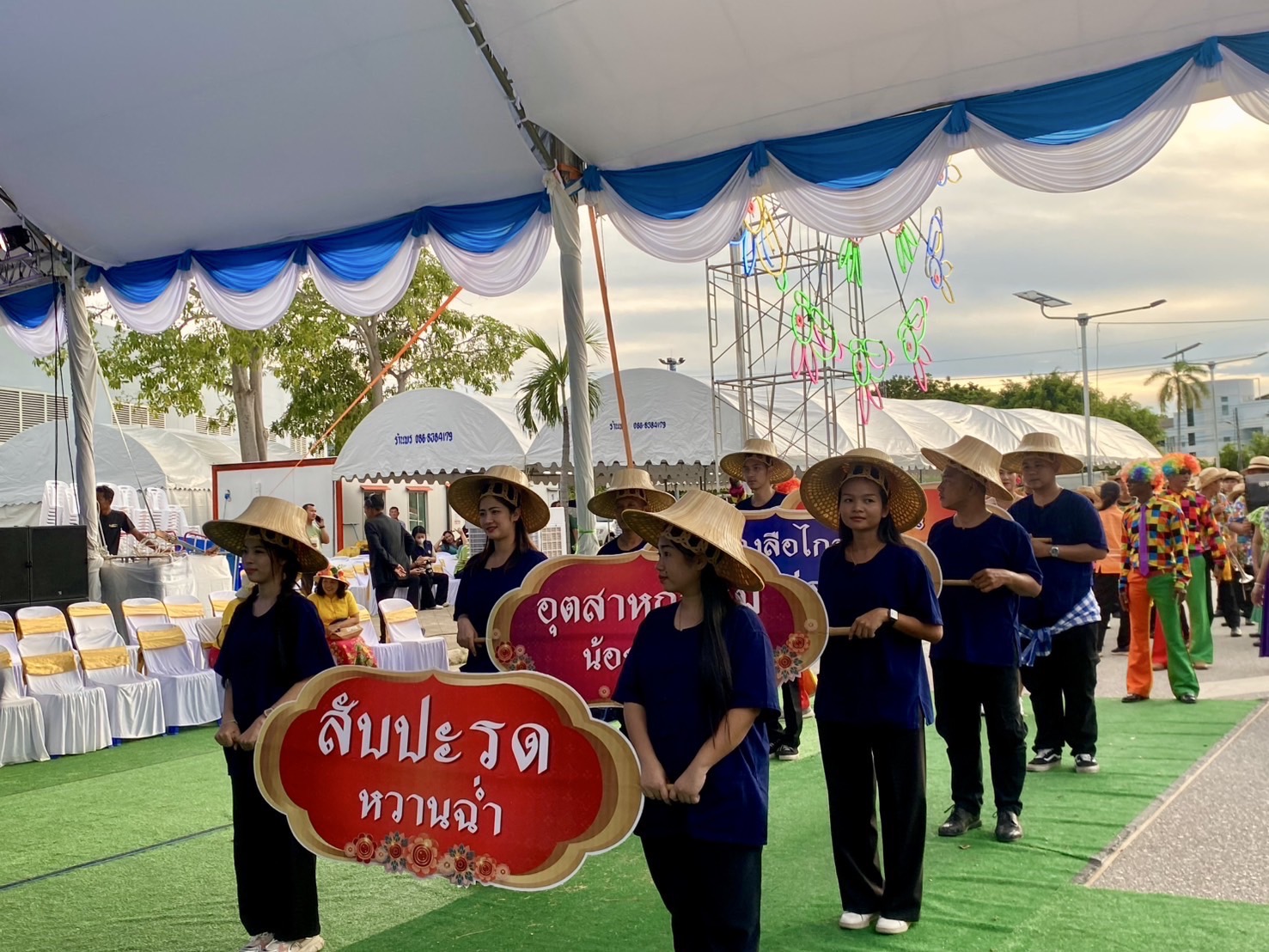 สำนักงานพัฒนาชุมชนจังหวัดระยอง ร่วมพิธีเปิดงานเทศกาลผลไม้และของดีจังหวัดระยอง ประจำปี 2568
