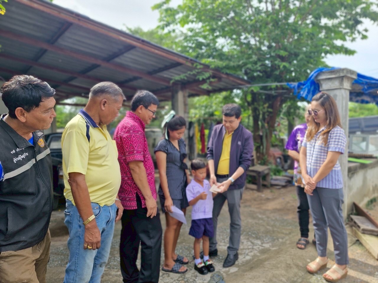 สพอ.บ้านฉาง จ.ระยอง ร่วมลงพื้นที่มอบทุนกองทุนพัฒนาเด็กชนบทในพระราชูปถัมภ์สมเด็จพระเทพรัตนราชสุดาฯ สยามบรมราชกุมารี