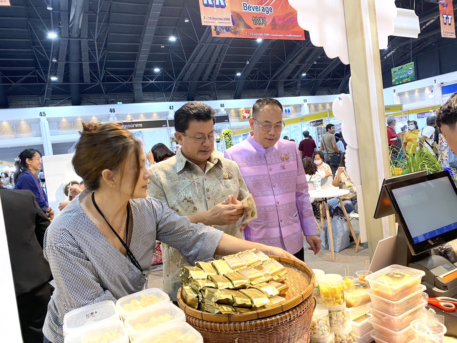 สำนักงานพัฒนาชุมชนจังหวัดระยอง รายงานยอดจำหน่าย OTOP จังหวัดระยอง ในงาน OTOP Midyear 2025