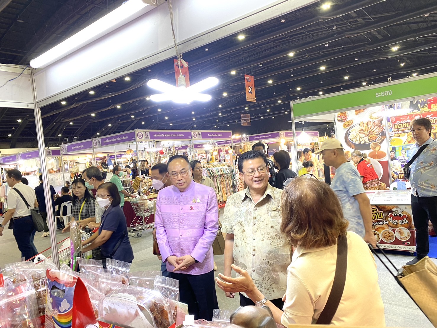 สำนักงานพัฒนาชุมชนจังหวัดระยอง รายงานยอดจำหน่าย OTOP จังหวัดระยอง ในงาน OTOP Midyear 2025