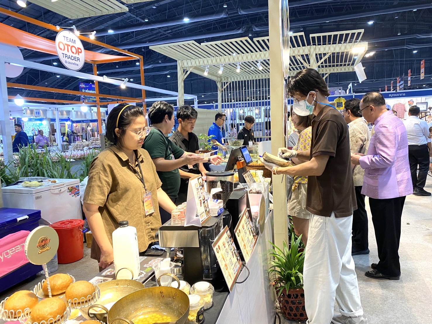 สำนักงานพัฒนาชุมชนจังหวัดระยอง รายงานยอดจำหน่าย OTOP จังหวัดระยอง ในงาน OTOP Midyear 2025